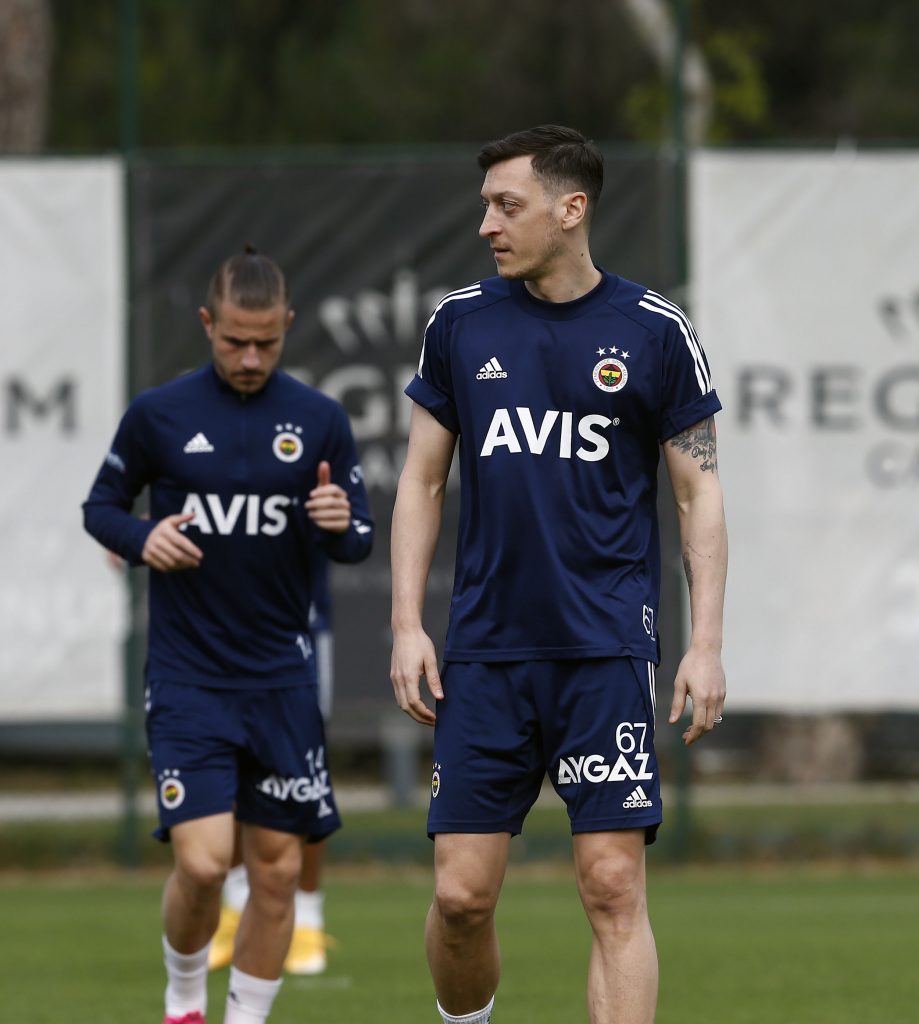 fenerbahce aytemiz alanyaspora konuk oluyor