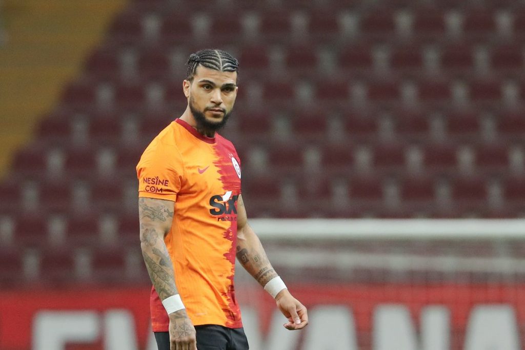 galatasarayda bir oyuncu gelicek bir oyuncu gidicek 3buyukler 3