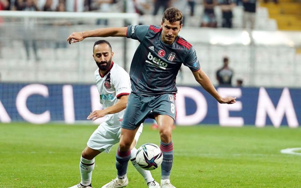 son sampiyon besiktas kaldigi yerden 3buyukler 2