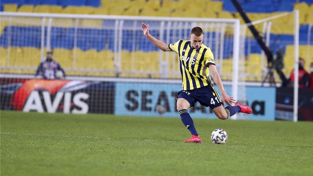 3buyukler atilla szalainin arkasindan kosuyorlarr