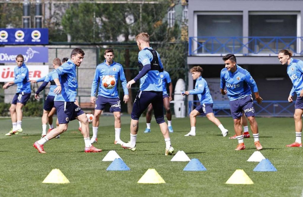 3buyukler fenerbahce olympiakos mucadelesine hazirlaniyor.1.23 1