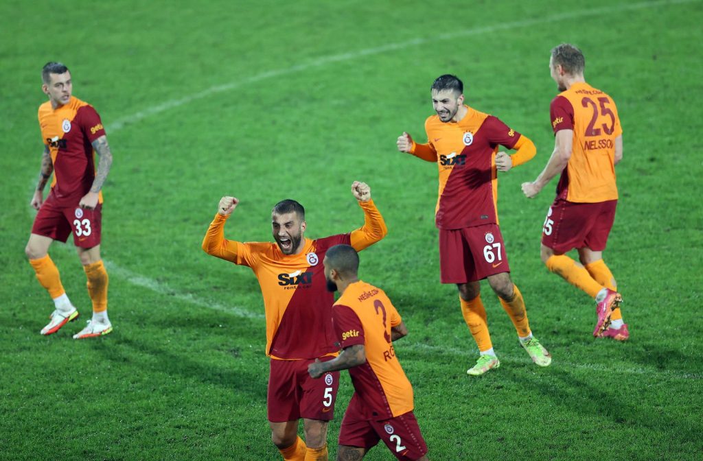 3buyukler galatasaray kosmaya devam ediyor.2