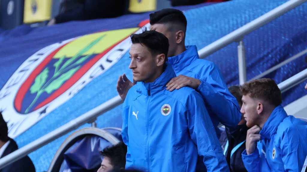 3buyukler mesut ozil ile vitor pereiranin arasi kotu mu 1