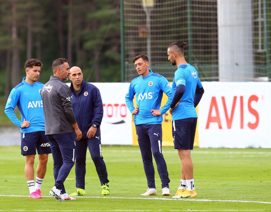 3buyukler mesut ozil ile vitor pereiranin arasi kotu mu.1