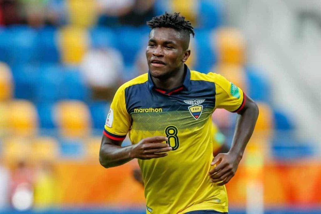 3buyukler.com Fenerbahce Hangi Golcunun Pesinde
