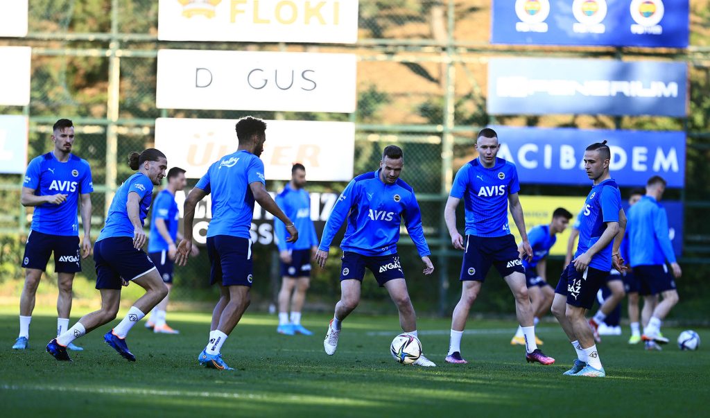 3buyukler Fenerbahce Galatasaray Derbisinde Artilar Eksiler 1