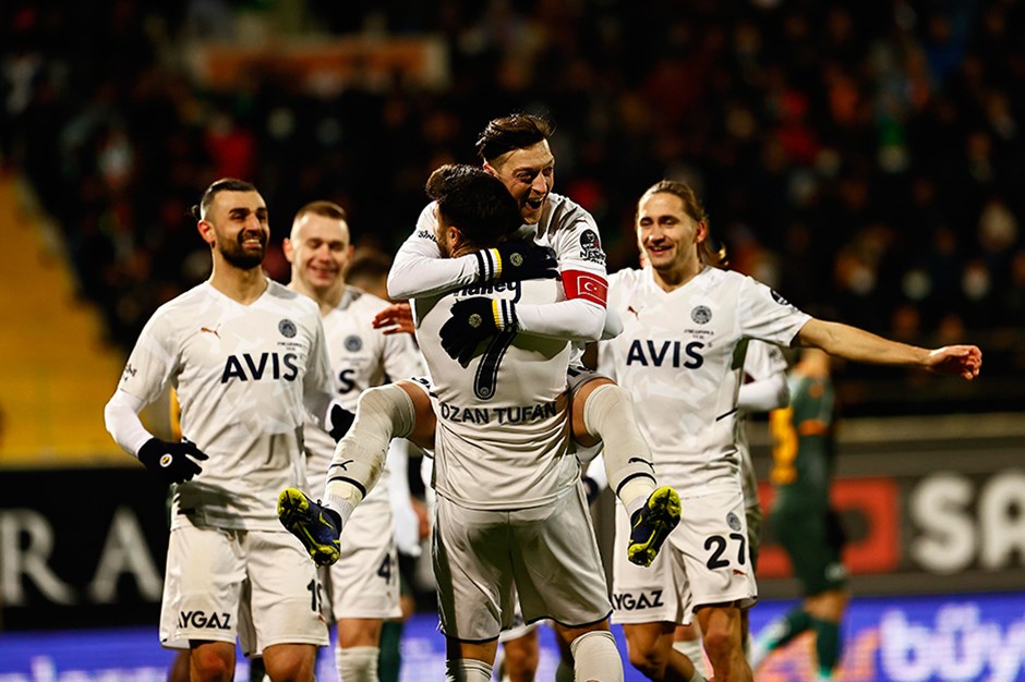 3buyukler fenerbahcede kadro disi belirsizligi3