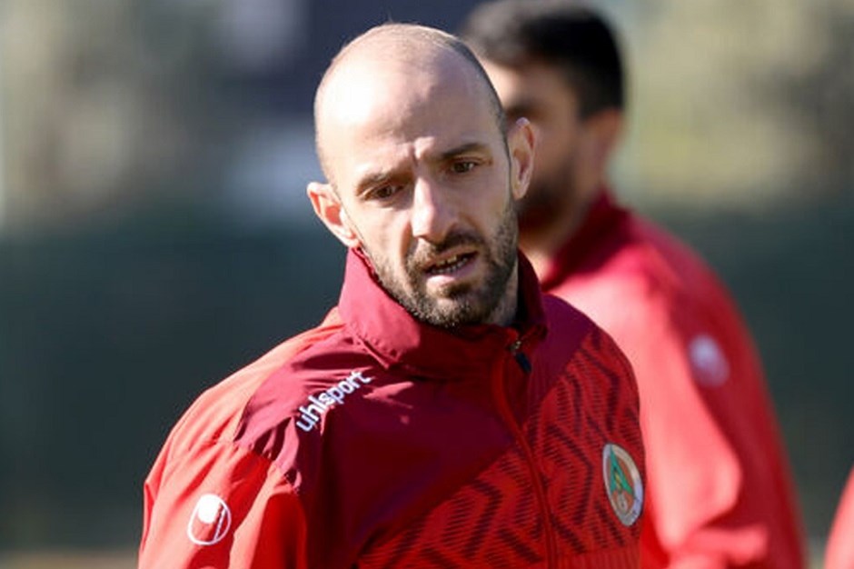 3buyukler galatasaray iki yerli futbolcuyu kadrosuna katmak adina calisiyor