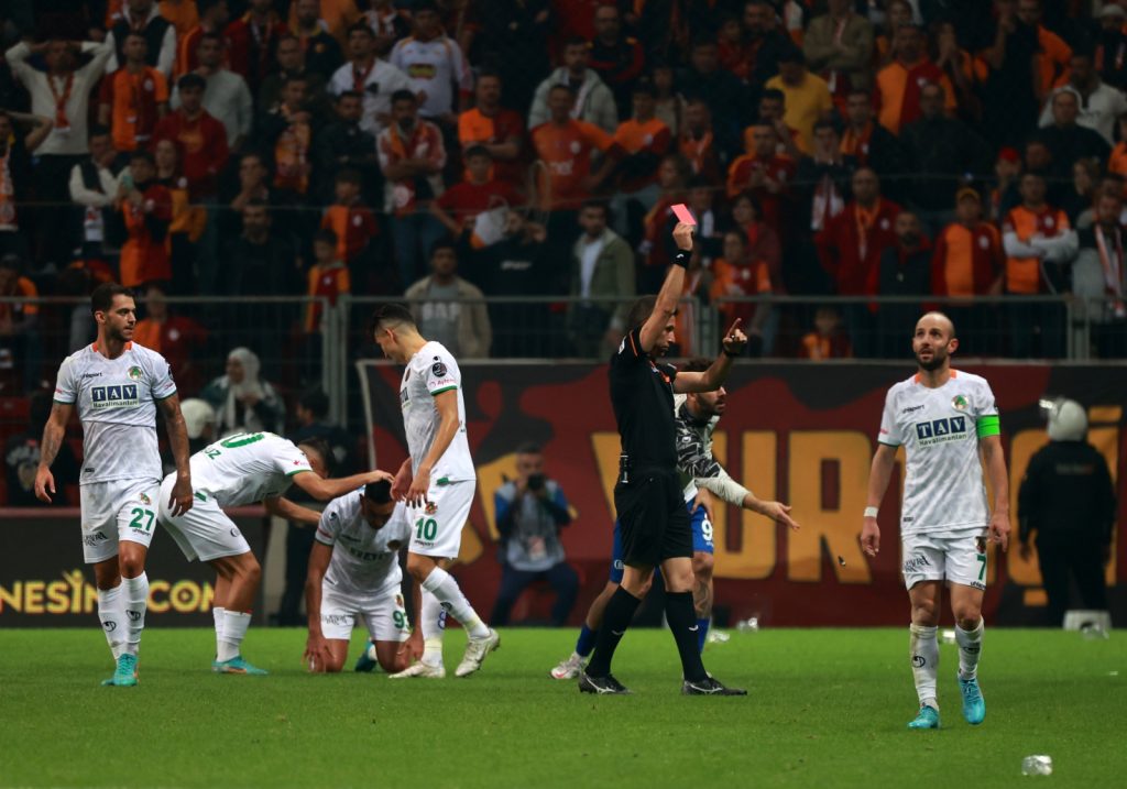 3buyukler 2023 2024 sezonunda super lig de gorev yapacak hakemler belli oldu 1